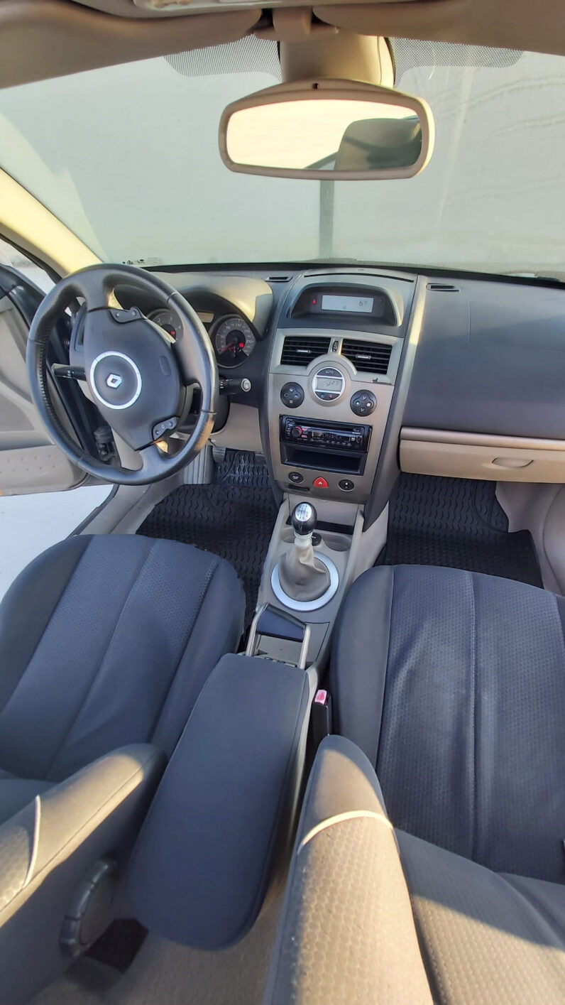 
								Renault Mégane Coupé-Cabriolet 2008 full									