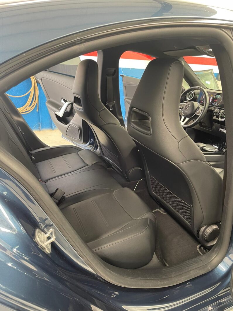 
								MERCEDES-BENZ CLA 180 AÑO 2023 full									